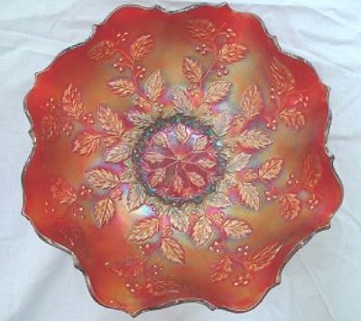 Nine inch collar-base Holly bowl