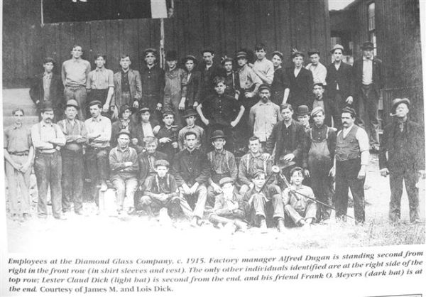 Employees at the Diamond Glass Company 1915.