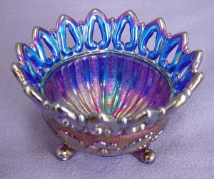 Wild Rose Nutbowl with Stippled Rays interior