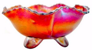 Plain Exterior of STAG & HOLLY Spatula Footed Ruffled Bowl.