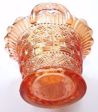 BEADED BASKET in Afterglow Pink. (Note) SALMON PINK tone of base glass in this.