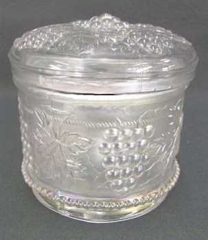GRAPE & CABLE Powder jar in Rare White.