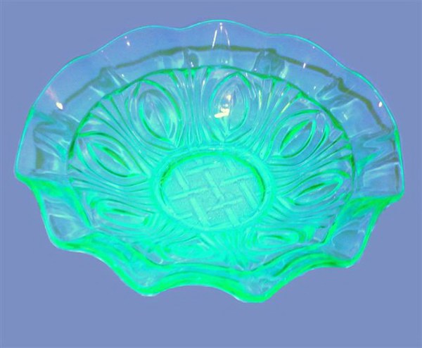 STYLE 7 in. Bowl-Citron Green (Glows)-Courtesy Colin Cook.
