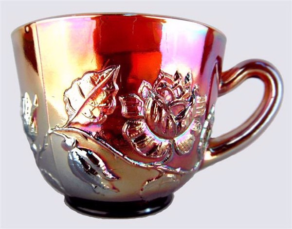 Ameth. WREATH OF ROSES Cup with Vintage Interior