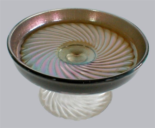 #313 SWIRL RIB Cheese Stand.Smoke