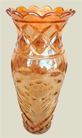 DAVANN Vase-Mgld. on pink glass-Karhula