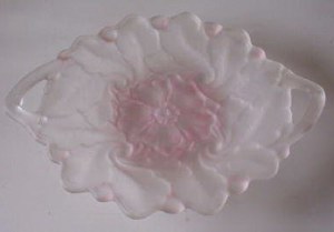 WILD ROSE 10 inch tray frosted White and Pink