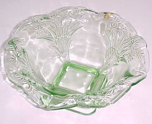 Tiara Daisy Diane Console Bowl in Chantilly Green - 1988